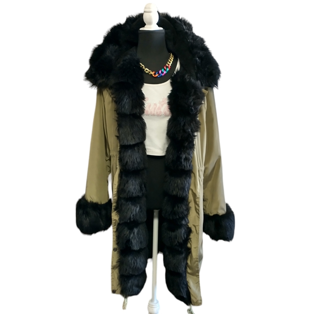 Roiii Winter Coat Luxury Women's (Faux Fur) Hooded Long Jacket. (Size/ M) - Picture 4 of 15